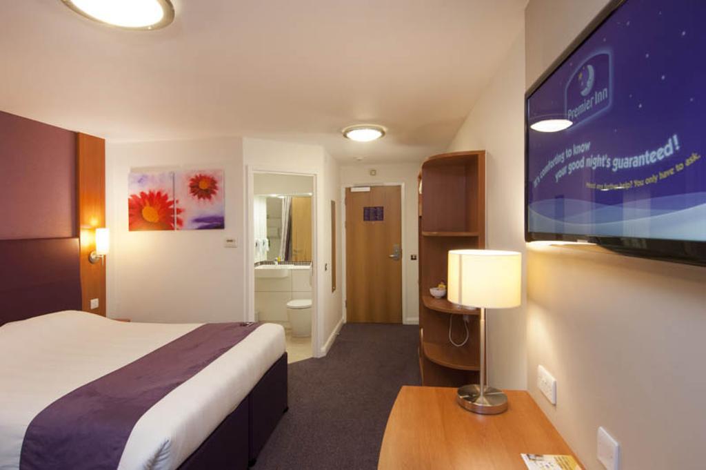 Premier Inn Kidderminster Exteriör bild
