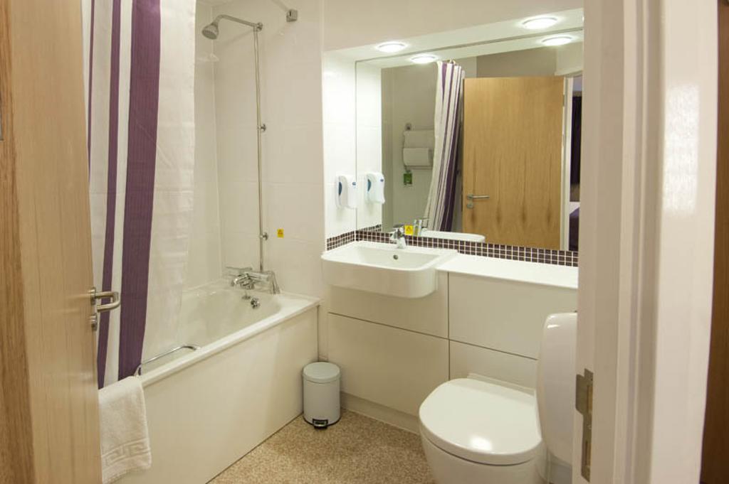 Premier Inn Kidderminster Exteriör bild