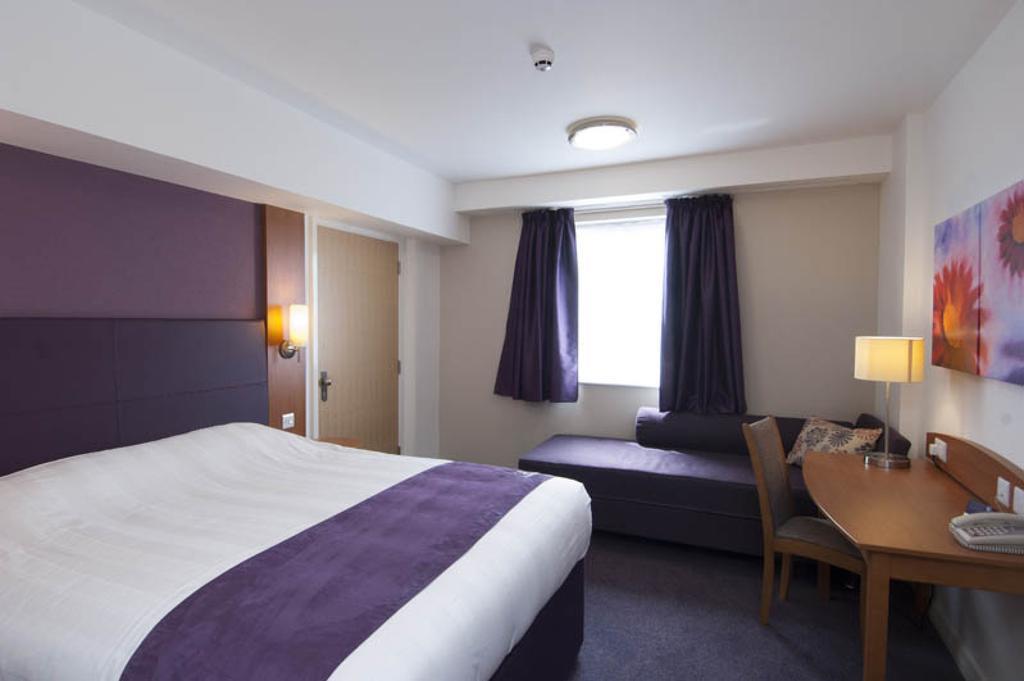 Premier Inn Kidderminster Exteriör bild